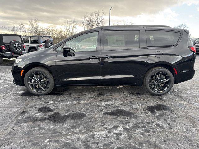 new 2025 Chrysler Pacifica car, priced at $51,040