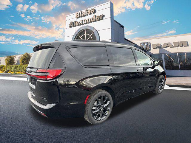 new 2025 Chrysler Pacifica car, priced at $51,040