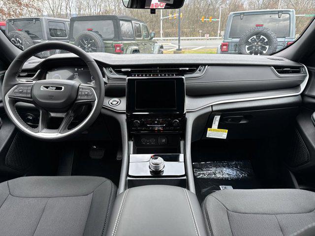 new 2025 Jeep Grand Cherokee car, priced at $41,470