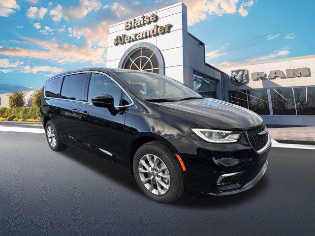 new 2025 Chrysler Pacifica car, priced at $46,315