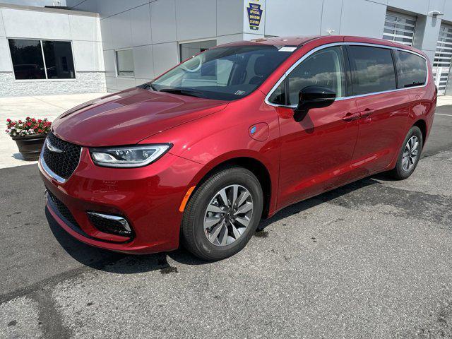 new 2024 Chrysler Pacifica Hybrid car, priced at $43,692