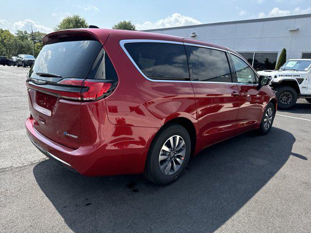 new 2024 Chrysler Pacifica Hybrid car, priced at $43,692