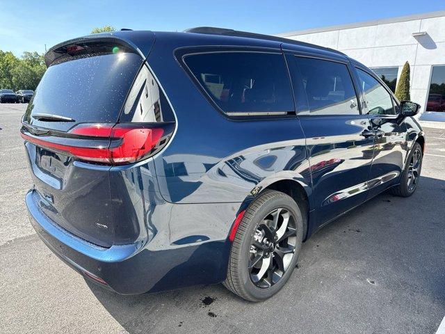 new 2024 Chrysler Pacifica car, priced at $43,117