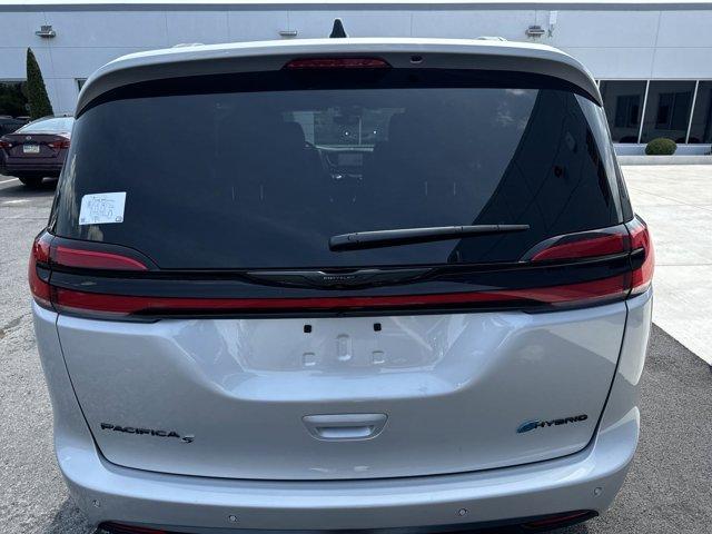 new 2024 Chrysler Pacifica Hybrid car, priced at $44,129