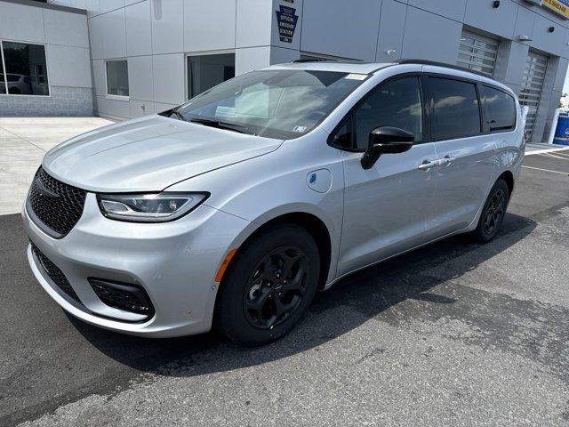 new 2024 Chrysler Pacifica Hybrid car, priced at $44,129