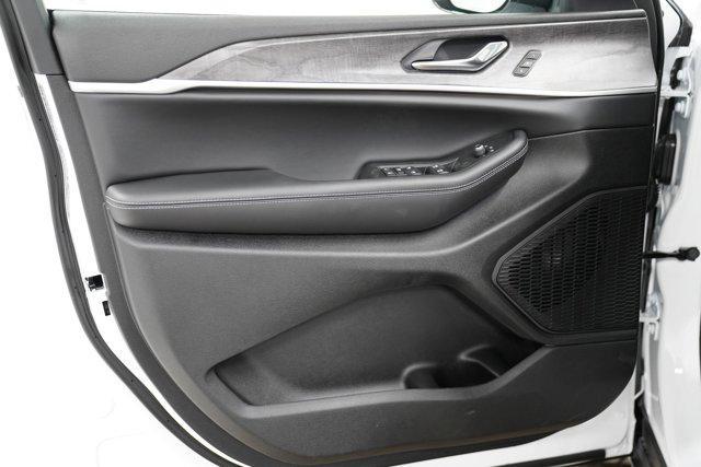 new 2025 Jeep Grand Cherokee car, priced at $51,015