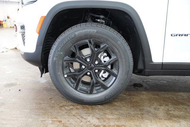 new 2025 Jeep Grand Cherokee car, priced at $41,975