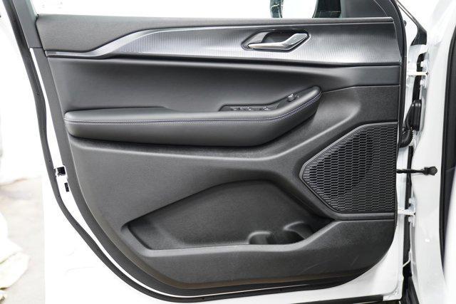 new 2025 Jeep Grand Cherokee car, priced at $41,975