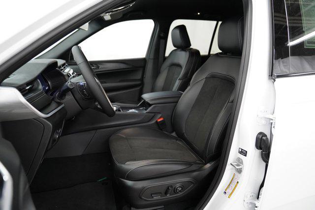 new 2025 Jeep Grand Cherokee car, priced at $41,975