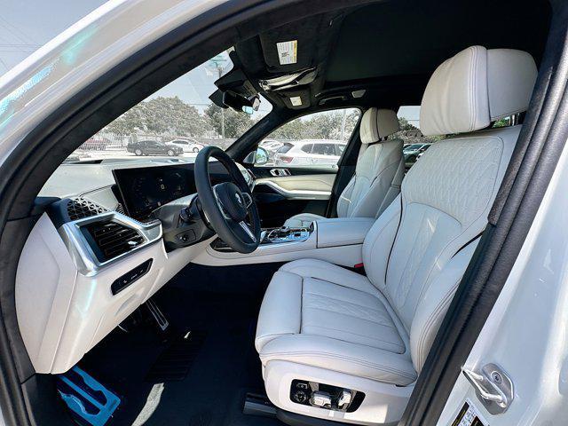 new 2025 BMW X7 car, priced at $125,210