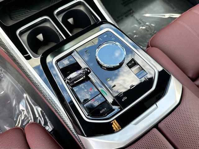 new 2025 BMW 760 car, priced at $143,005