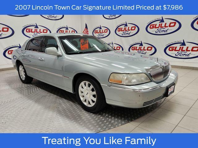 used 2007 Lincoln Town Car car, priced at $7,986