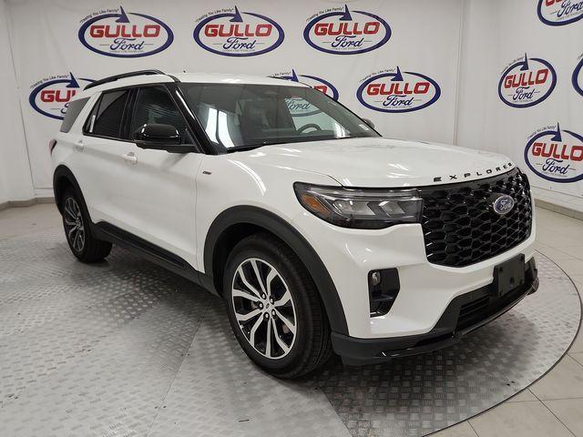 new 2025 Ford Explorer car, priced at $40,976