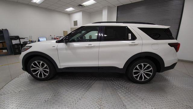 new 2025 Ford Explorer car, priced at $40,976