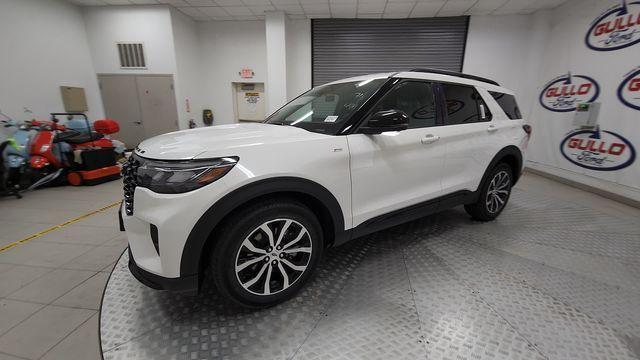 new 2025 Ford Explorer car, priced at $40,976