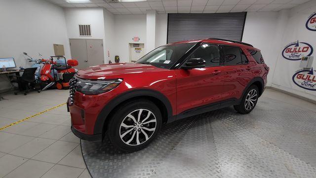 new 2025 Ford Explorer car, priced at $40,706