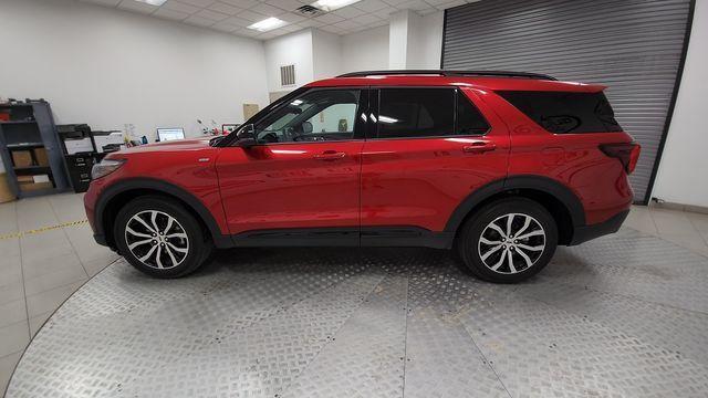 new 2025 Ford Explorer car, priced at $40,706