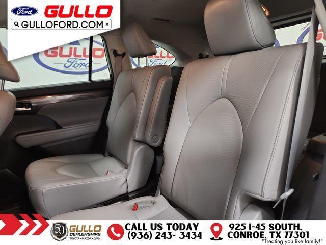 used 2021 Toyota Highlander car, priced at $34,991