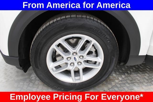 new 2025 Ford Explorer car, priced at $40,283