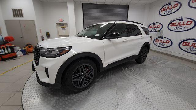 new 2025 Ford Explorer car, priced at $54,224