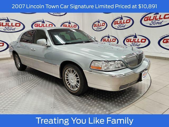 used 2007 Lincoln Town Car car, priced at $10,891
