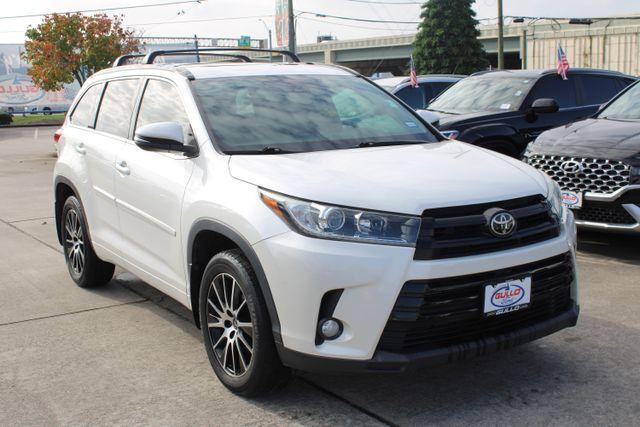 used 2018 Toyota Highlander car, priced at $25,395