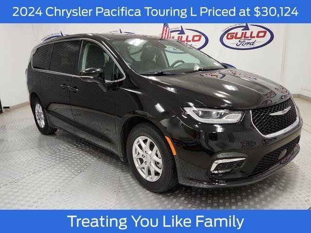 used 2024 Chrysler Pacifica car, priced at $30,124