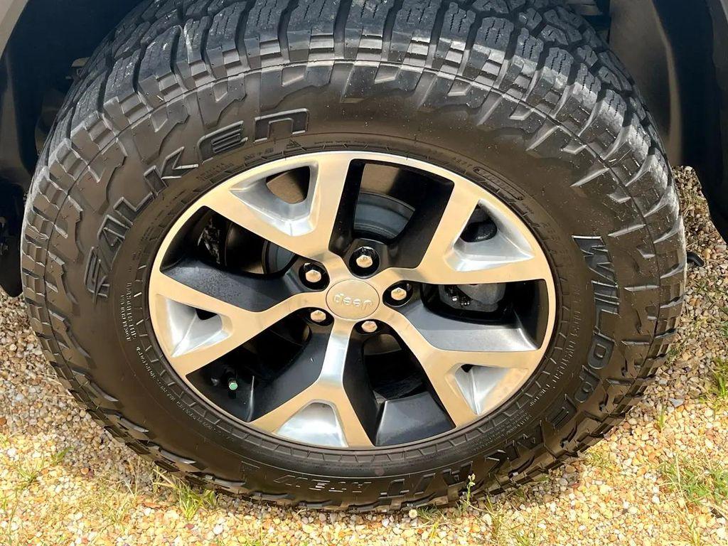 used 2018 Jeep Cherokee car, priced at $20,959