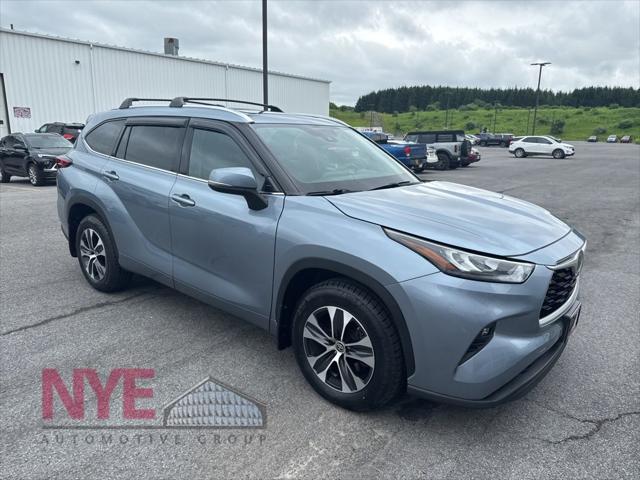 used 2020 Toyota Highlander car, priced at $30,500