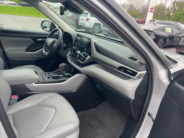 used 2021 Toyota Highlander car, priced at $31,900