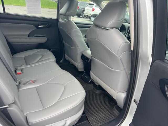 used 2021 Toyota Highlander car, priced at $32,900
