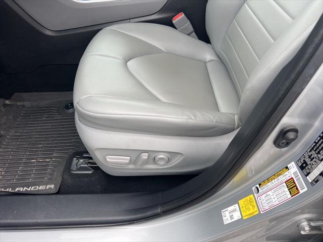 used 2021 Toyota Highlander car, priced at $31,900