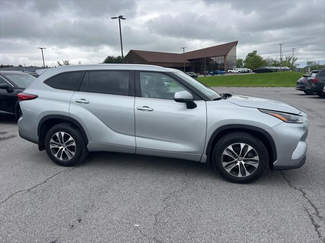used 2021 Toyota Highlander car, priced at $31,900