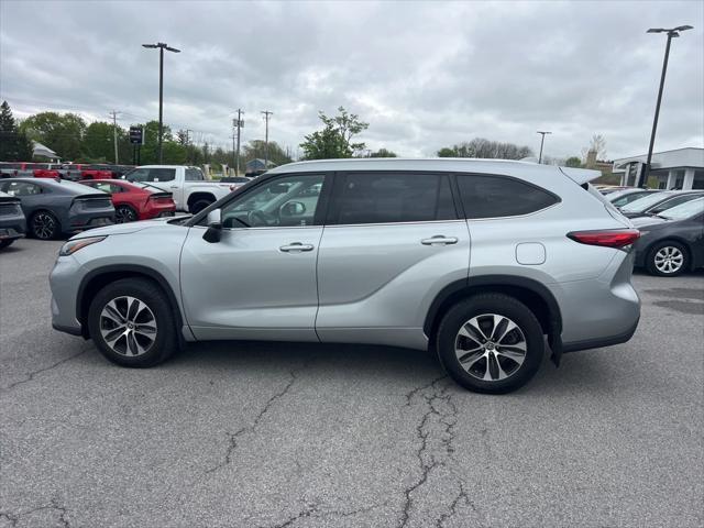 used 2021 Toyota Highlander car, priced at $31,900