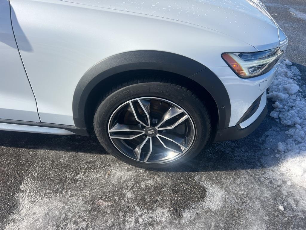 used 2020 Volvo V60 Cross Country car, priced at $27,900