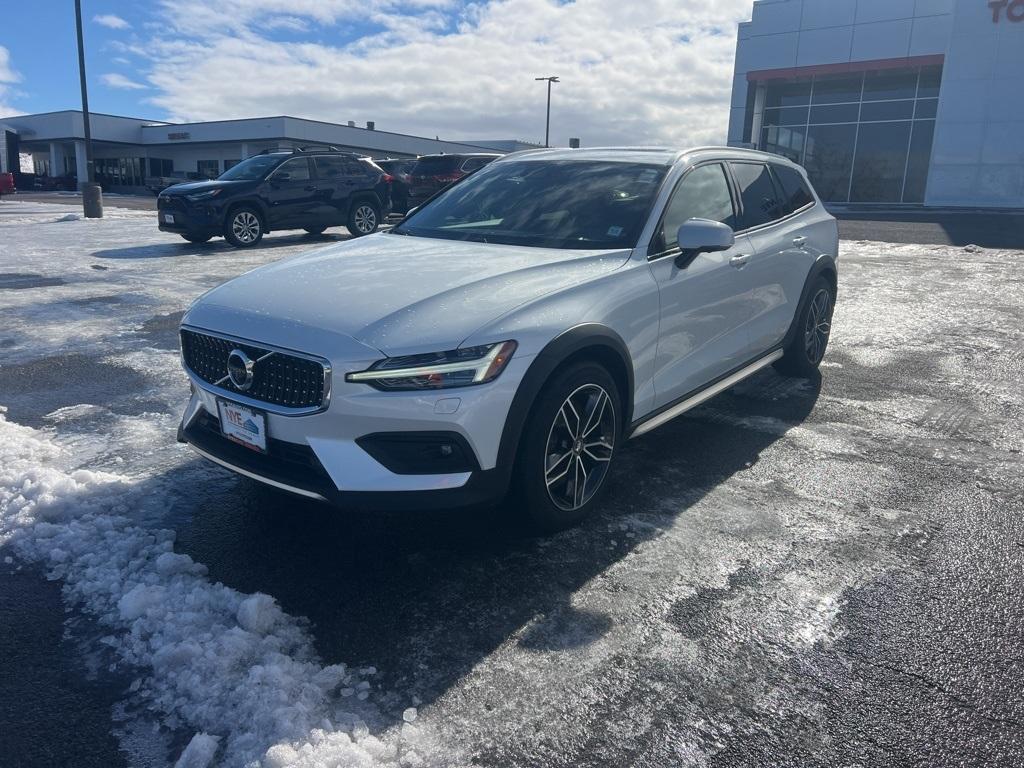 used 2020 Volvo V60 Cross Country car, priced at $27,900