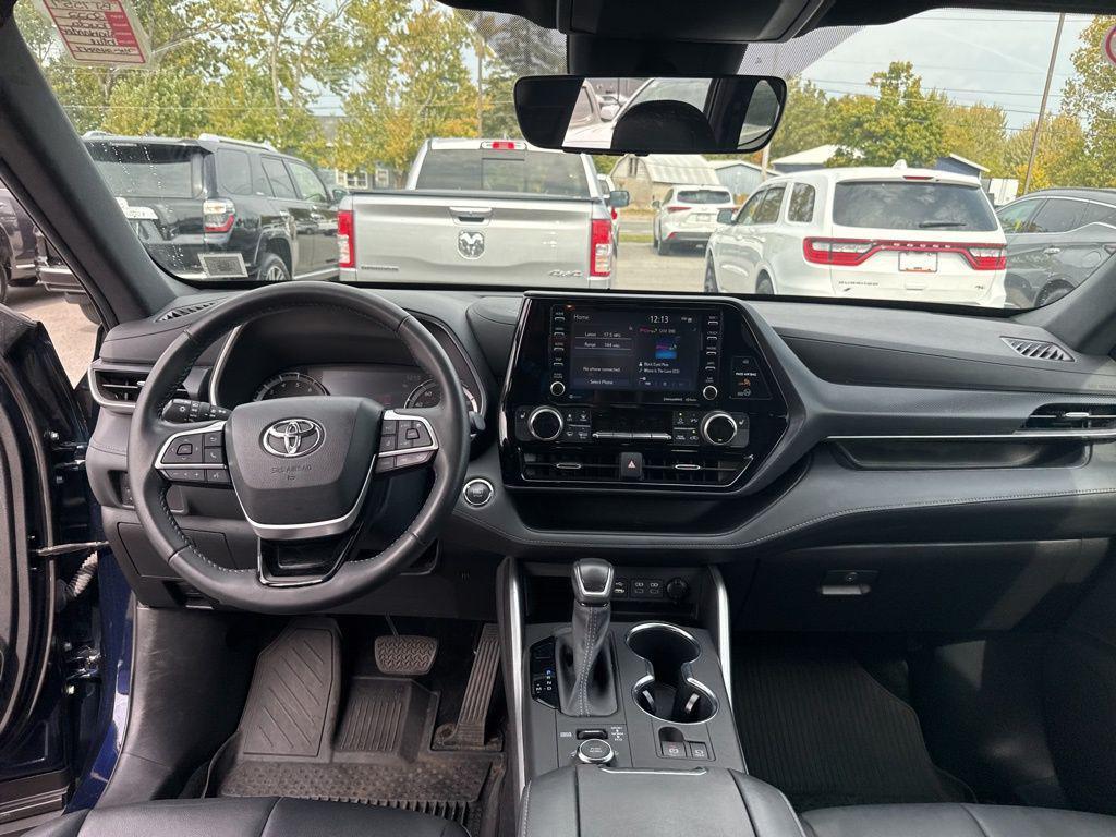used 2022 Toyota Highlander car, priced at $39,895