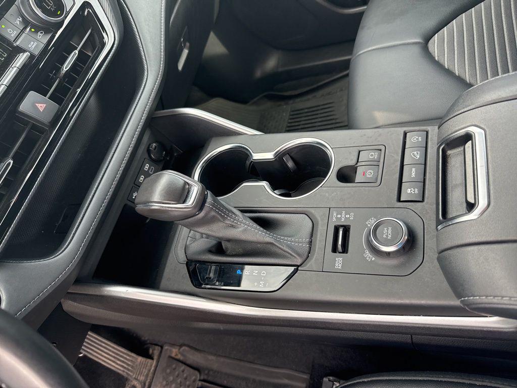 used 2022 Toyota Highlander car, priced at $39,895