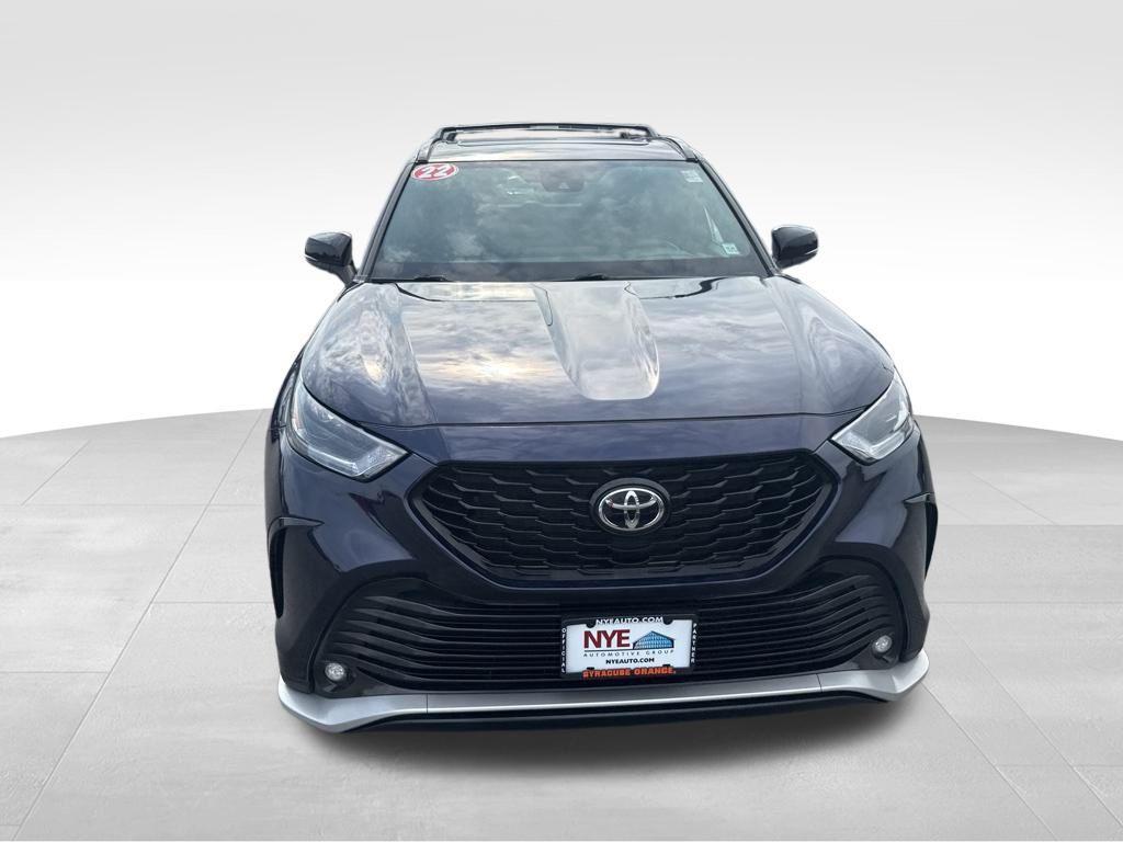 used 2022 Toyota Highlander car, priced at $39,895