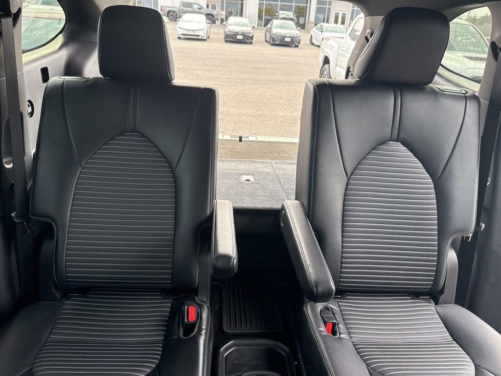 used 2022 Toyota Highlander car, priced at $39,895