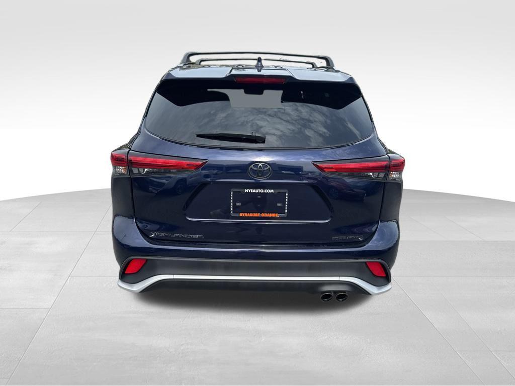 used 2022 Toyota Highlander car, priced at $39,895