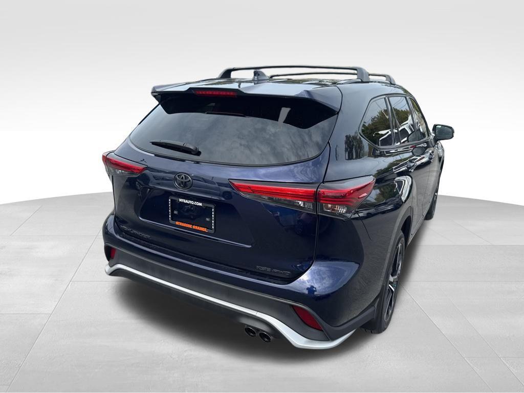 used 2022 Toyota Highlander car, priced at $39,895