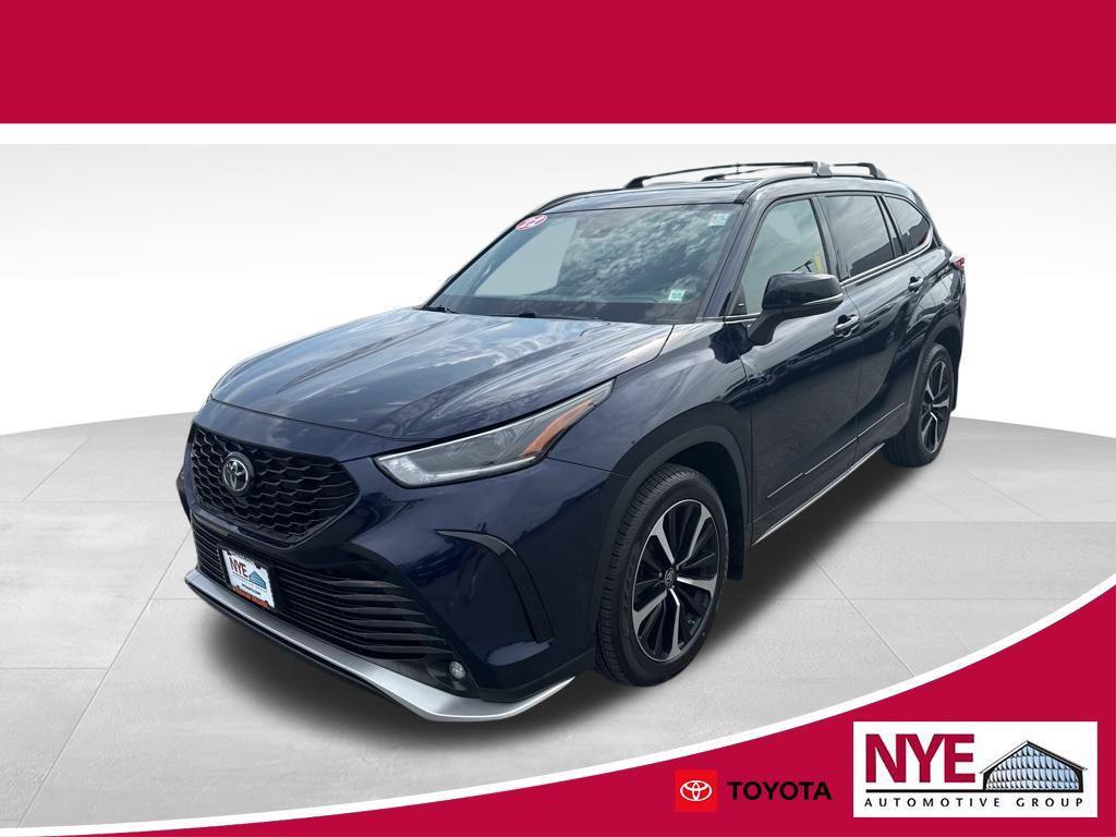 used 2022 Toyota Highlander car, priced at $39,895