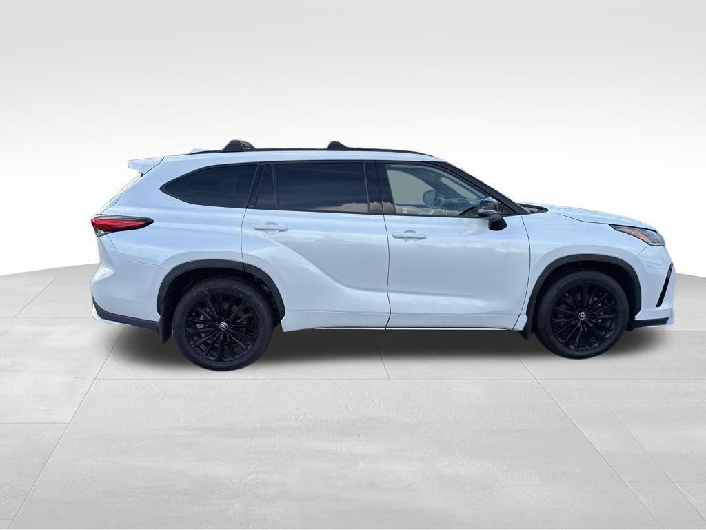 used 2023 Toyota Highlander car, priced at $40,955