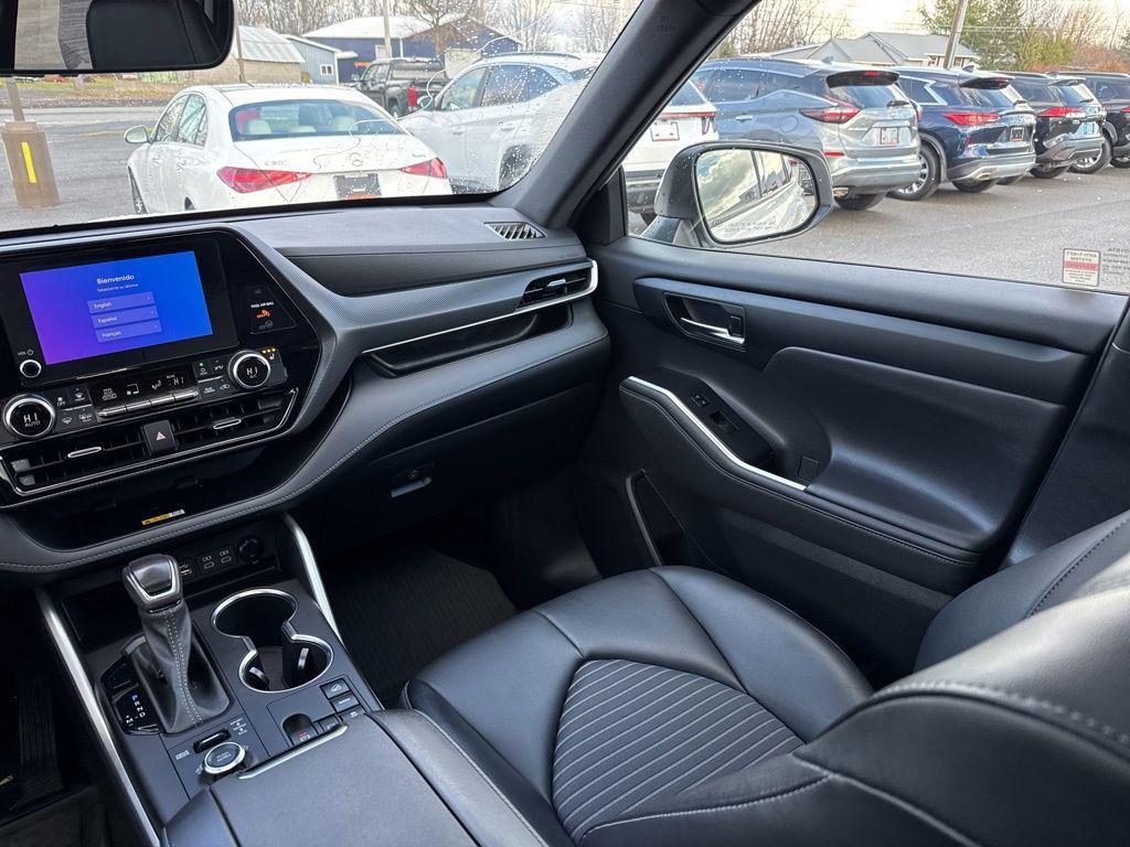 used 2023 Toyota Highlander car, priced at $40,955