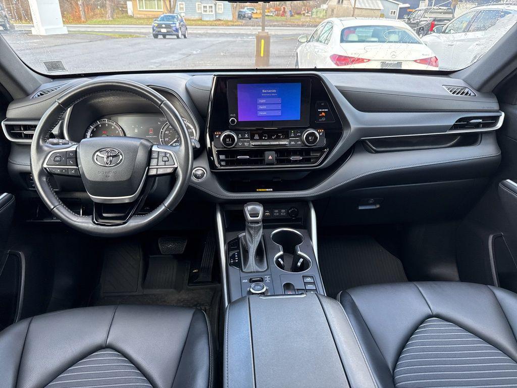 used 2023 Toyota Highlander car, priced at $40,955