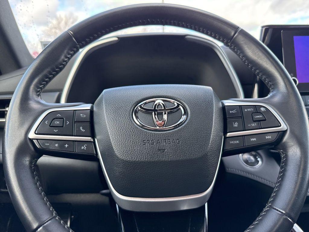 used 2023 Toyota Highlander car, priced at $40,955