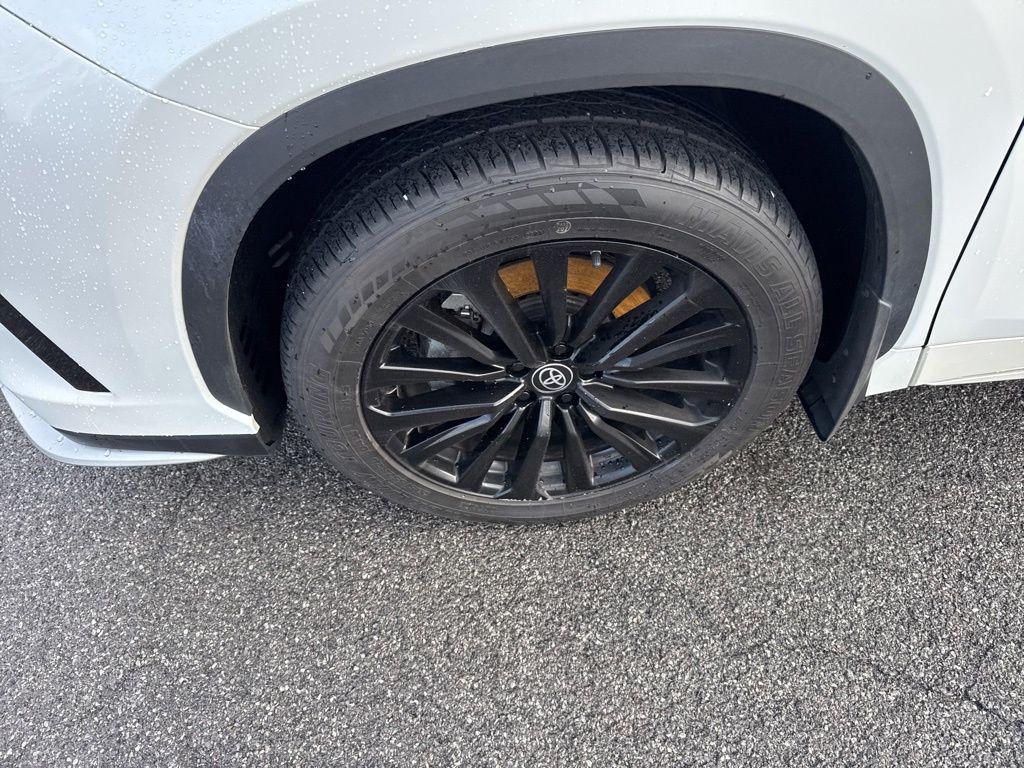 used 2023 Toyota Highlander car, priced at $40,955