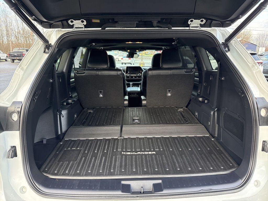 used 2023 Toyota Highlander car, priced at $40,955