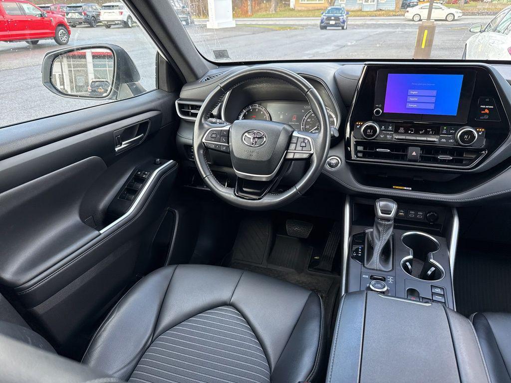 used 2023 Toyota Highlander car, priced at $40,955